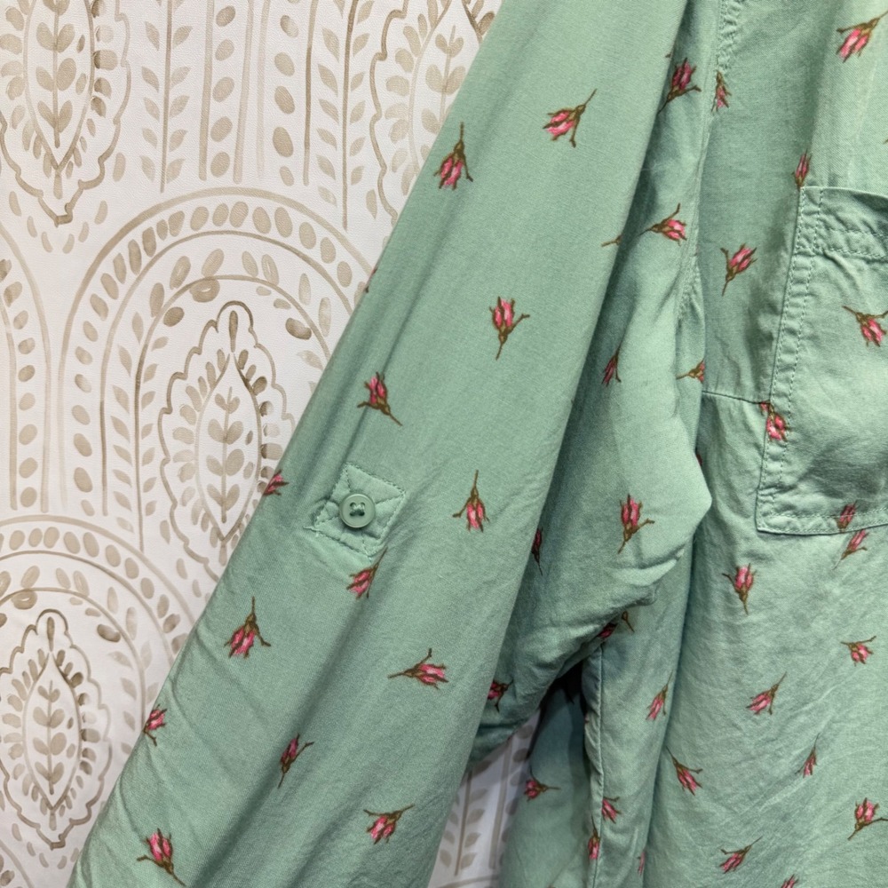 Torrid Harper Blouse Womens 2 Green Floral Rosebud Roll Tab Sleeve V-Neck Top - Picture 6 of 7